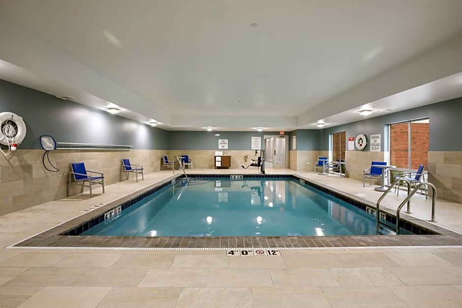 Holiday Inn Express & Suites - Hoffman Estates, an IHG Hotel