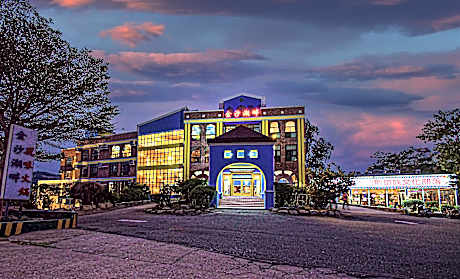 Jinsa Lakeside View Resort