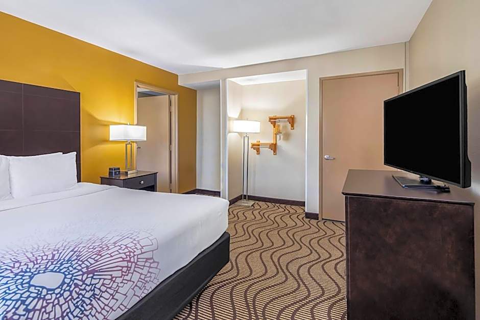 La Quinta Inn & Suites by Wyndham Carlsbad - Legoland Area