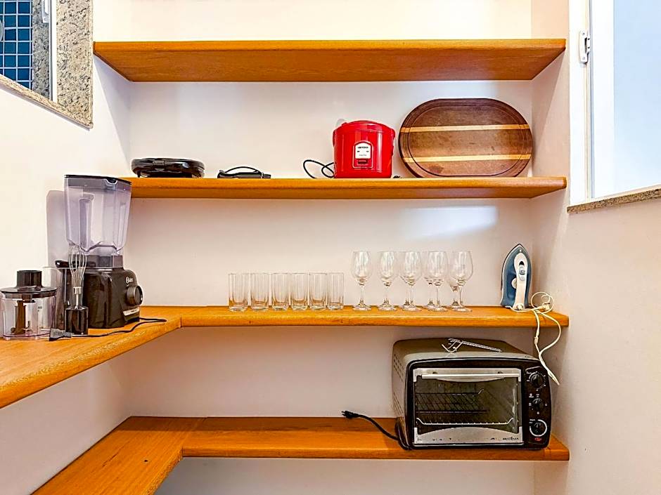 Casarão e piscina localização excelente | ROSF91