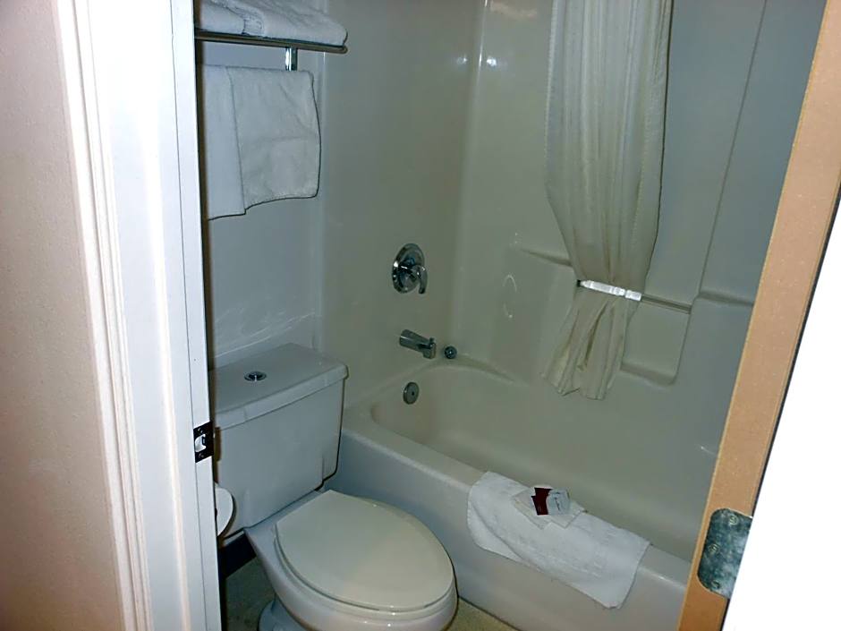 Economy Inn & Suites