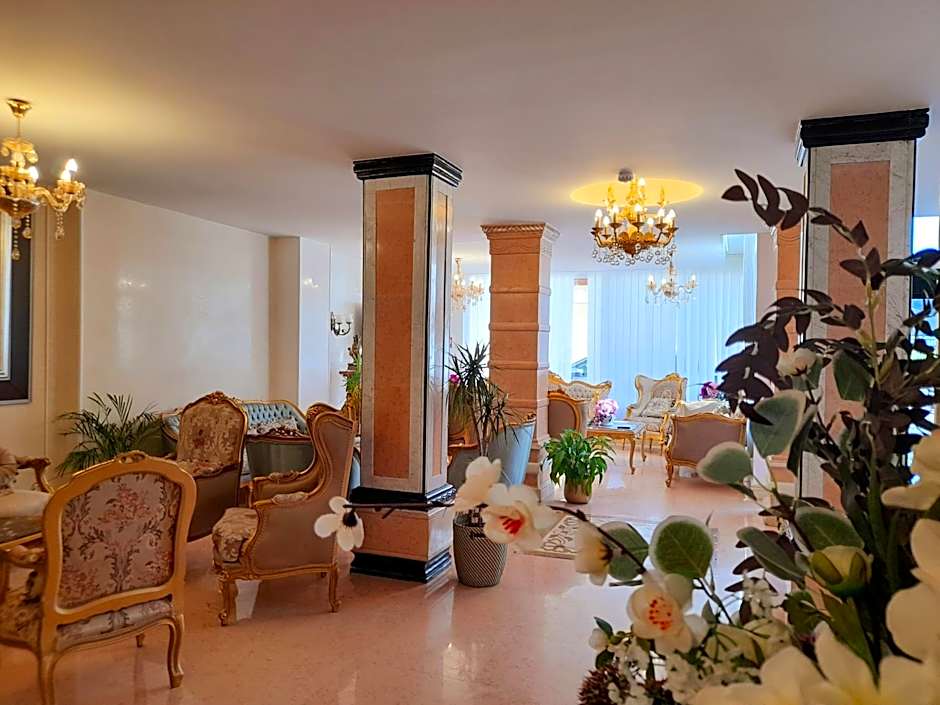 HOTEL ROYAL Paris Ivry