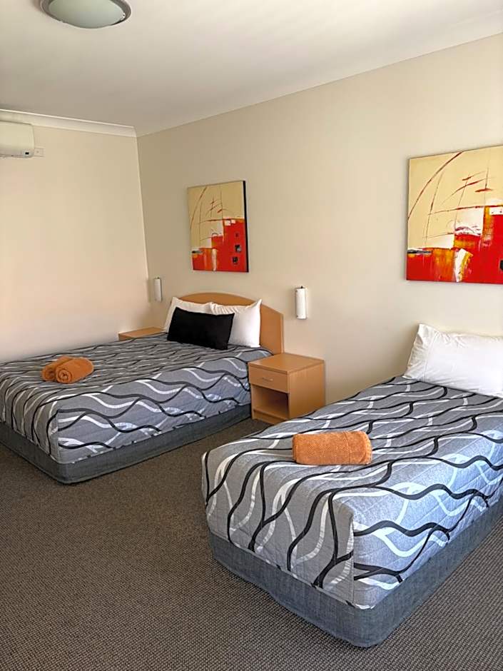 Golden Guitar Motor Inn