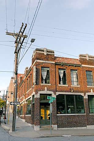 Deluxe Studio