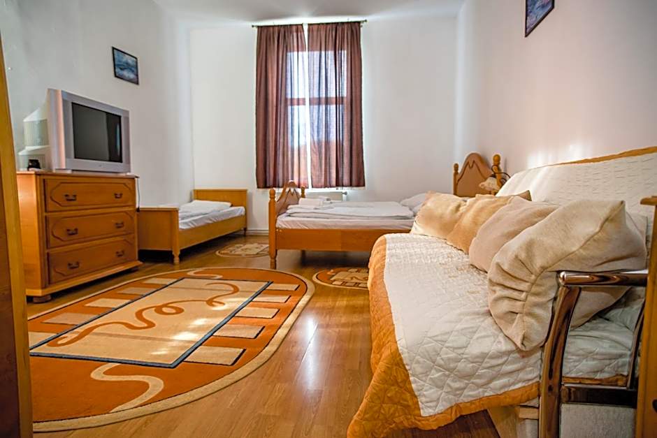 HOTEL MARION