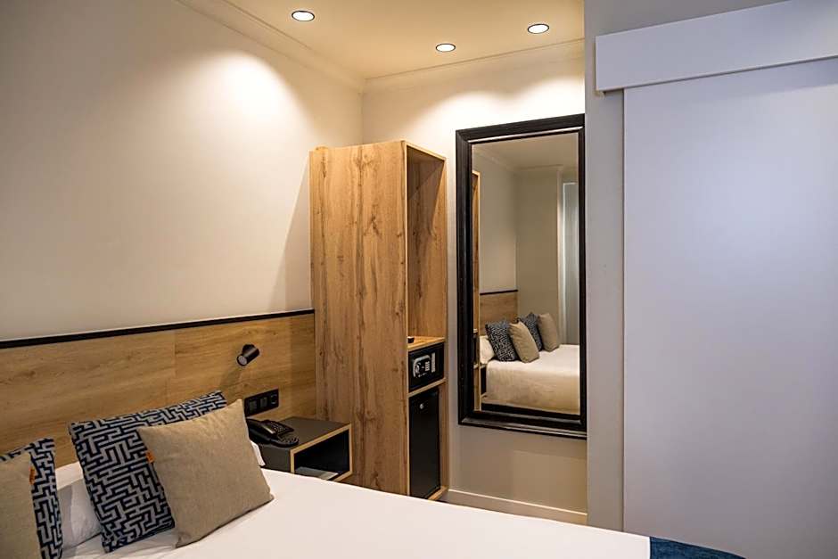 Hotel Adonis Capital