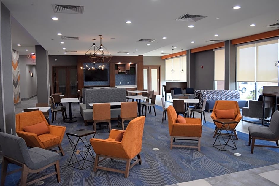 La Quinta Inn & Suites by Wyndham Louisville NE - Old Henry Rd