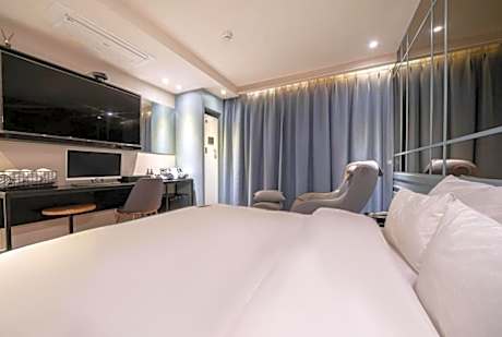 Large Double Room