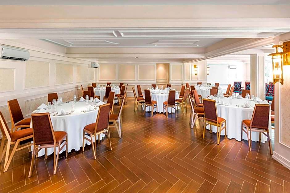 Sheraton Samoa Aggie Grey's Hotel & Bungalows