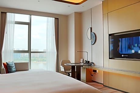 Deluxe Executive Room with Lake View and Lounge Access