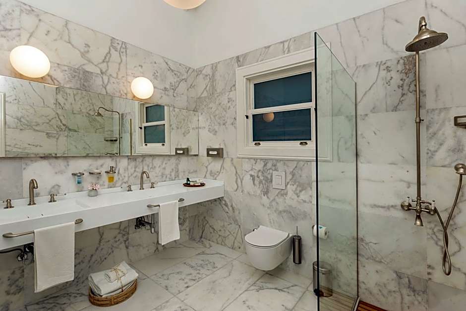 Sabrinas Haus - Adult Only +14