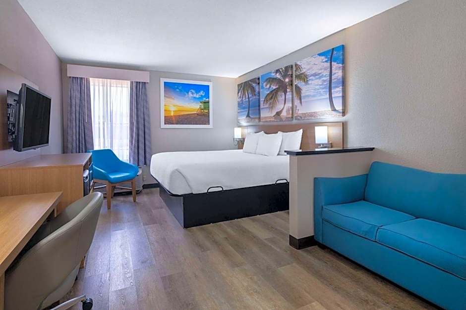 Days Inn & Suites by Wyndham Commerce