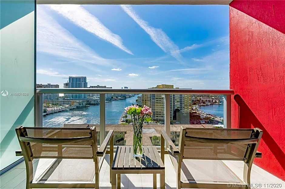 Water View Building With Pool - 5-Min Walk To The Beach - Cozy Studios