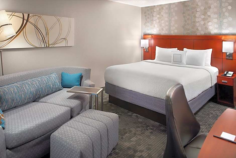Courtyard by Marriott Fayetteville