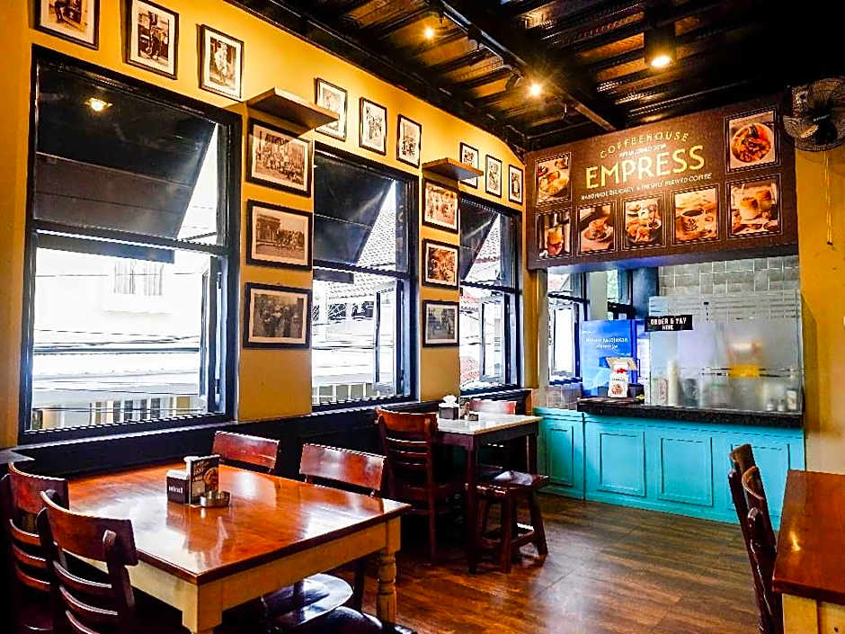 SANS Hotel Empress Simpang Lima