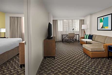 Corner King Suite, 1 Bedroom Suite, 1 King, Sofa bed, City view, Corner room