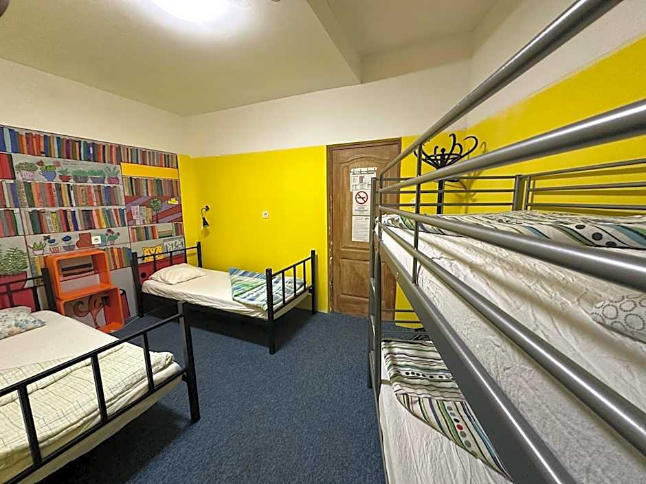 Baroque Hostel & Coworking