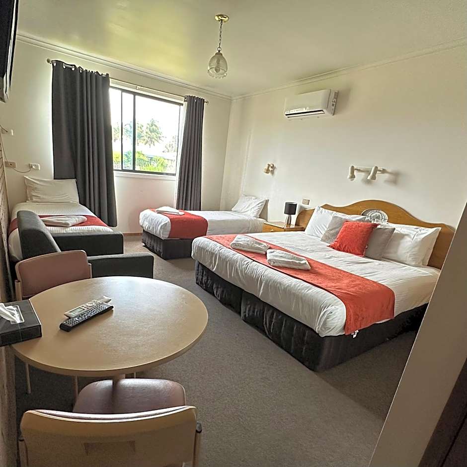 SHEPPARTON MOTOR INN Tudor House Motel