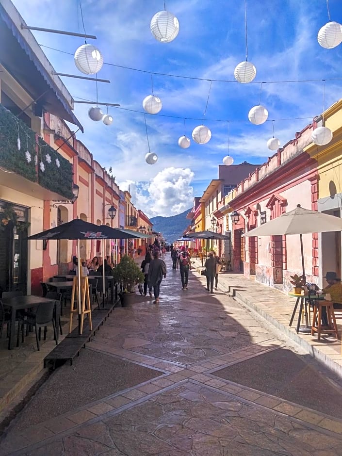 La Tozi Hotel