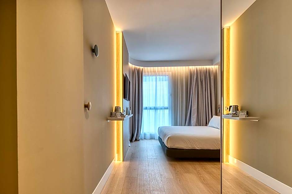 Holiday Inn Express Madrid Airport By IHG