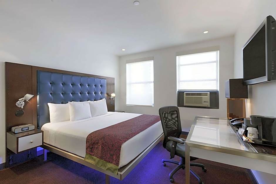 Night Hotel Broadway