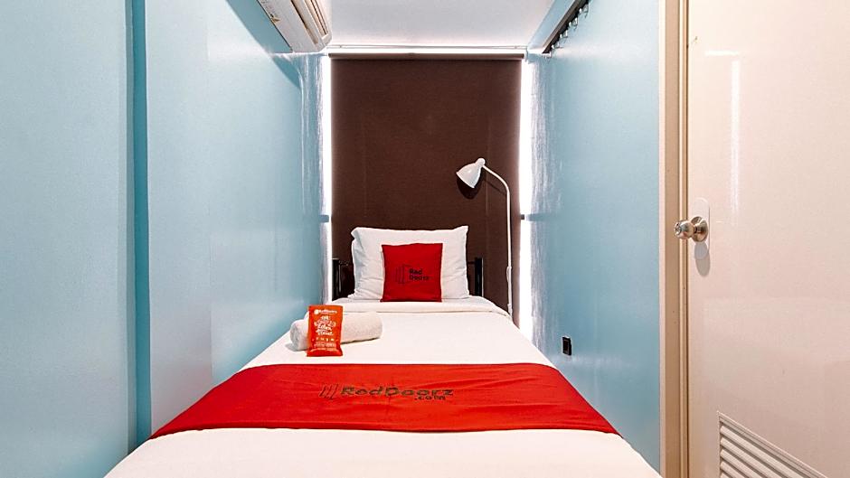 RedDoorz @ EDSA Pasay