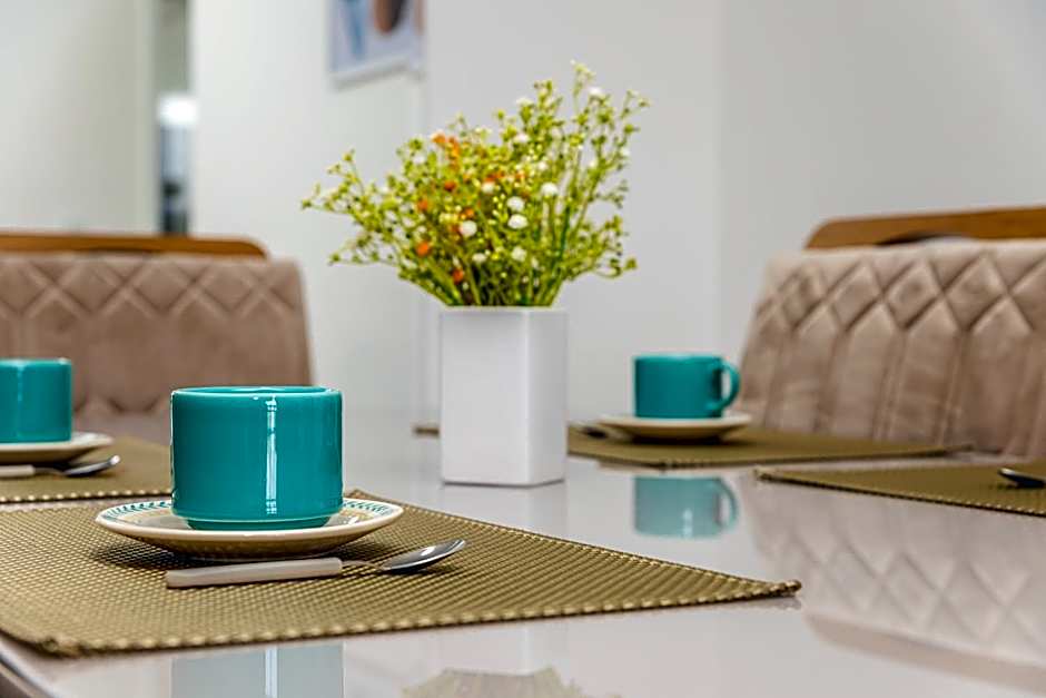 Apartamentos a Beira Mar, Aconchegantes e Modernos, a 3 Minutos da Praia com Ar Condicionado, Sacada Gourmet, Garagem e Portaria 24h