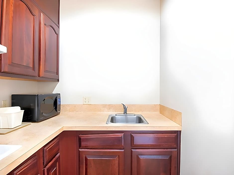OYO Townhouse Clute Lake Jackson