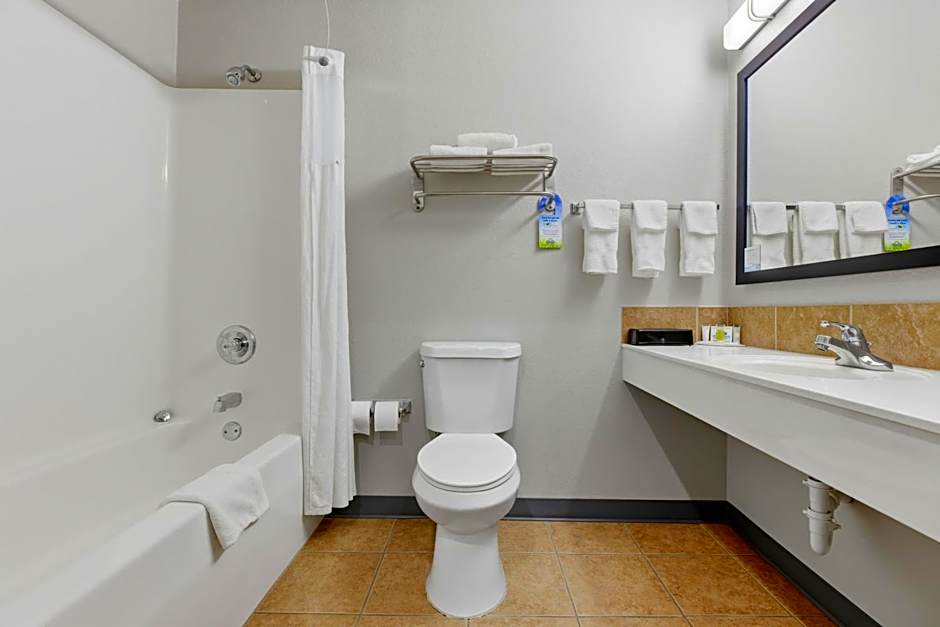 Days Inn & Suites by Wyndham Wynne