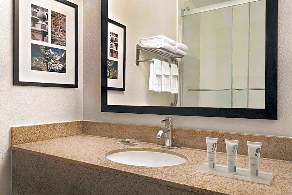 Country Inn & Suites by Radisson, Eagan, MN
