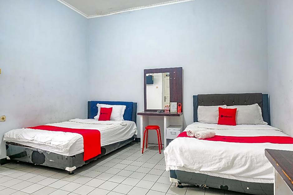 RedDoorz near Batik Tulis Celaket 2