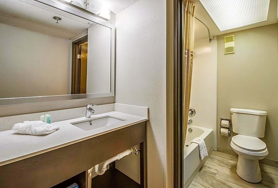 Clarion Hotel Jackson Northwest