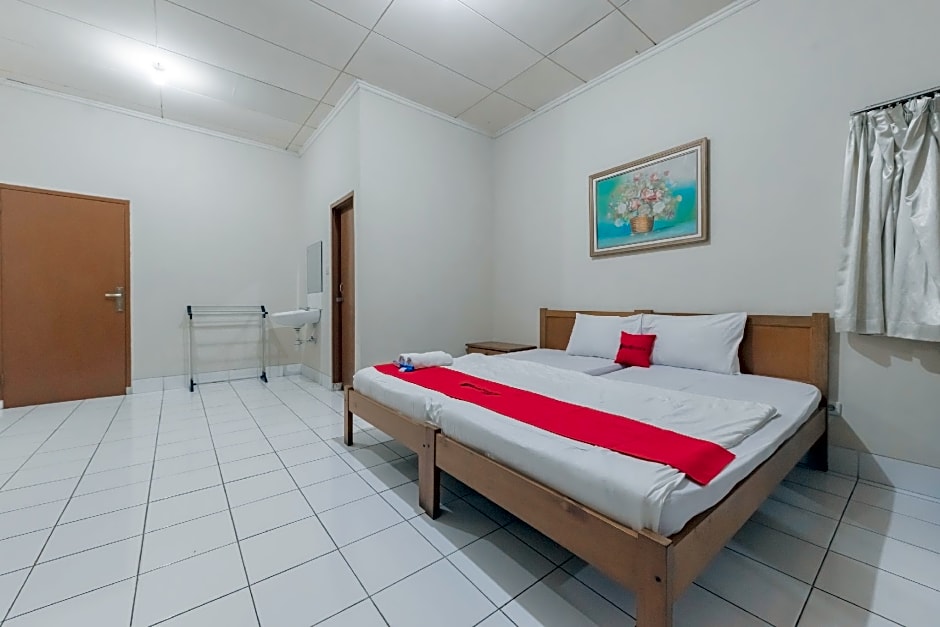 RedDoorz Plus @ Hotel Griya Astoeti