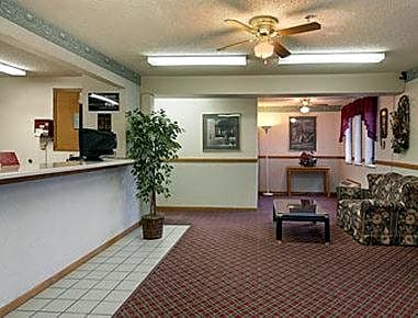 Super 8 by Wyndham Smithville Lake
