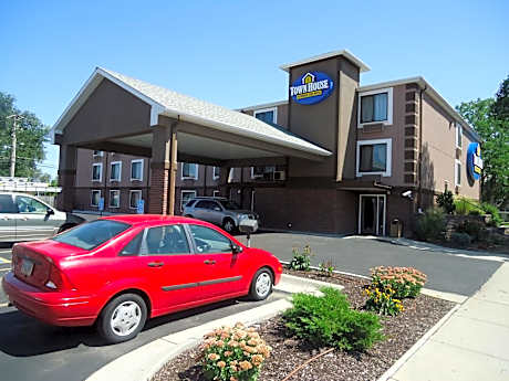 TownHouse Extended Stay Hotel Downtown