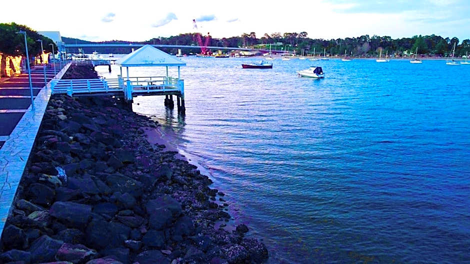 Zorba Waterfront Motel