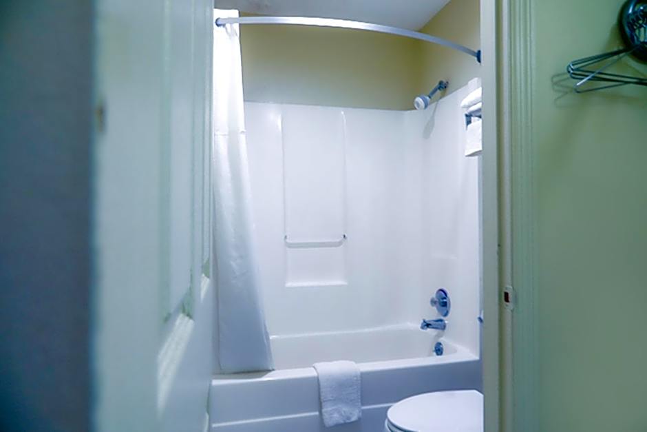 Economy Inn By OYO Ashburn