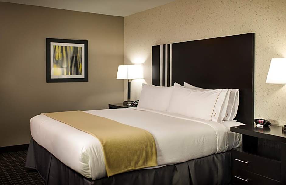 Holiday Inn Express and Suites Madison Central By IHG
