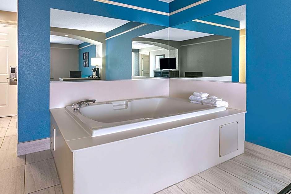 La Quinta Inn & Suites by Wyndham Weatherford