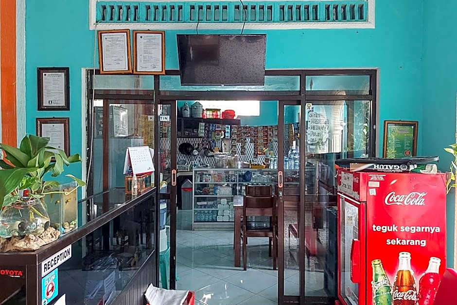 Icha Homestay near Terminal Purabaya Madiun