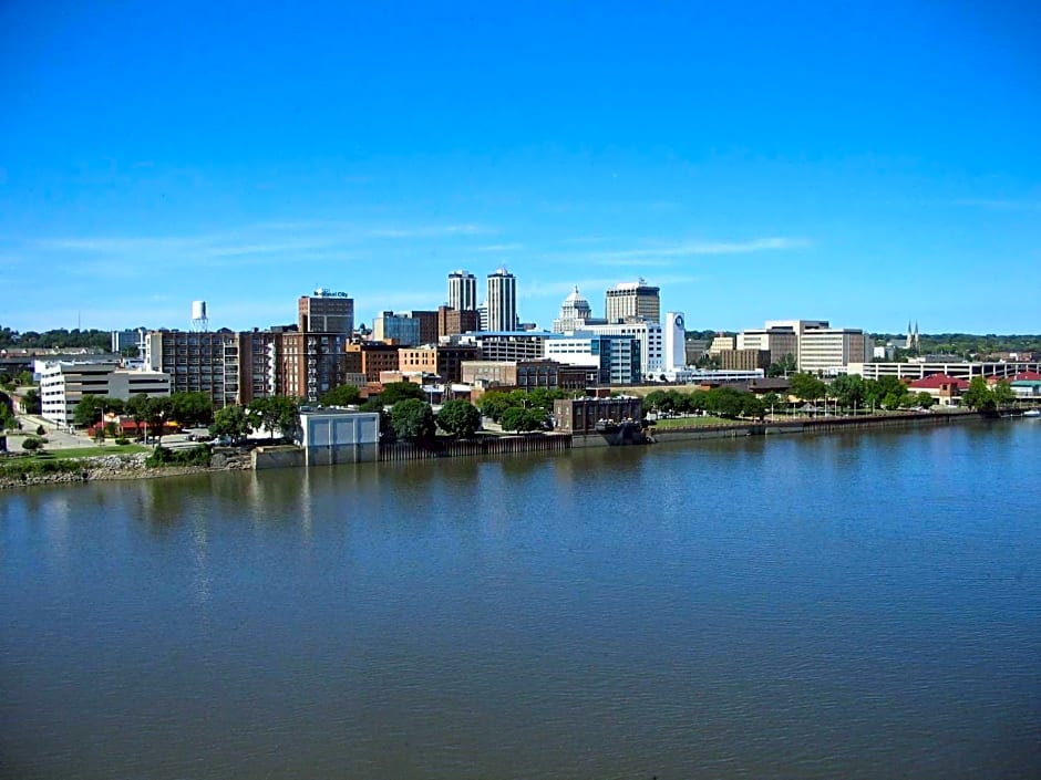 Embassy Suites by Hilton E Peoria Riverfront Conf Center