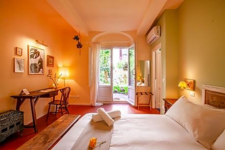 Family Room with Garden View