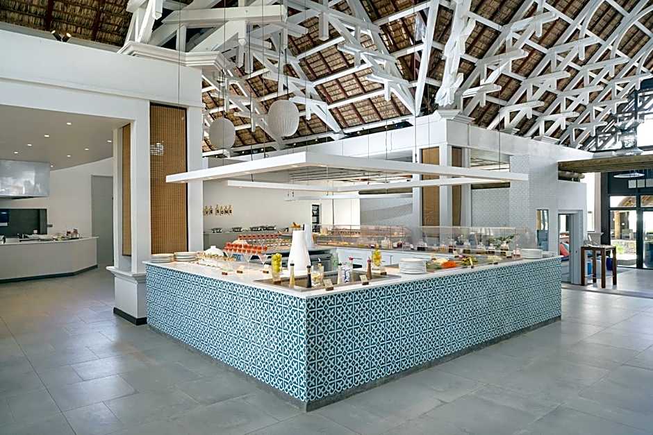 Lagoon Attitude (Adults Only)