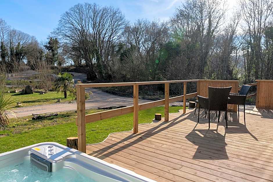 Herons Lake Retreat Hot Tub Lodges