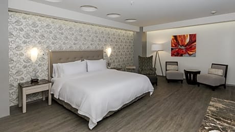 1 King Suite