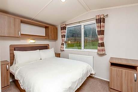 Pet friendly Gold Holiday Caravan 3 Bed