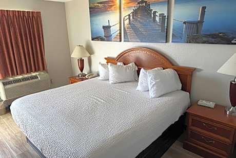 1 King Bed, Non-Smoking