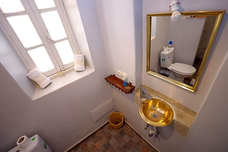 Riad O LY