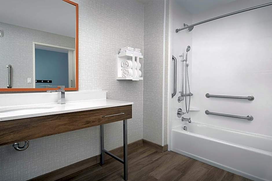 Hampton Inn By Hilton Warroad