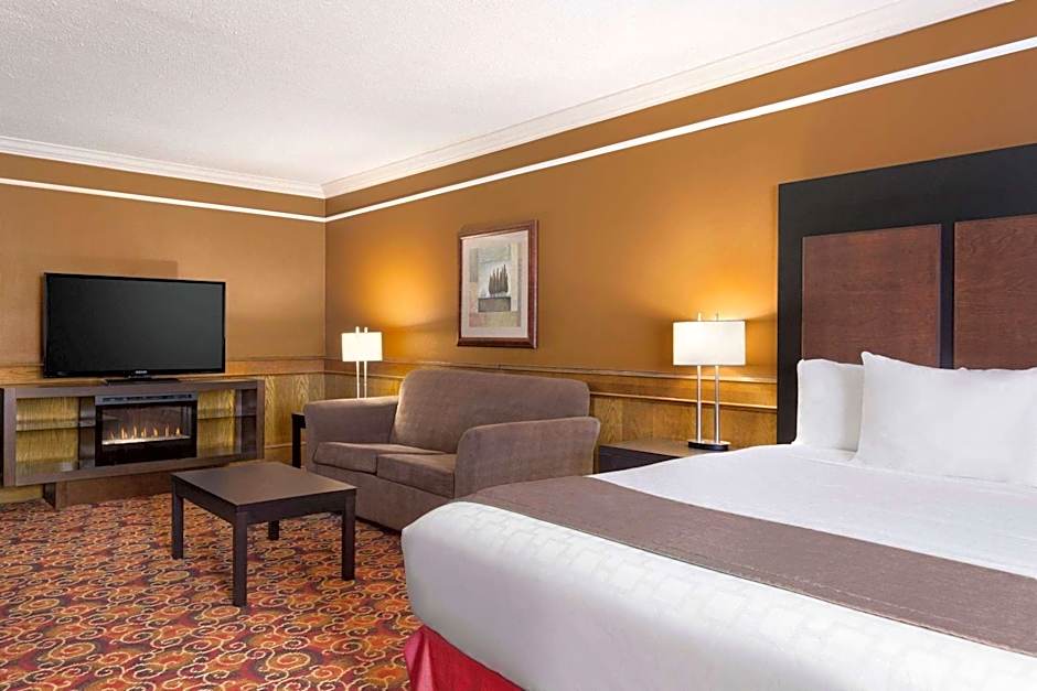 Travelodge by Wyndham Meadow Lake